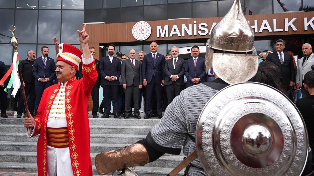 Kültür ve Turizm Bakanı Ersoy, Manisa İl Halk Kütüphanesi'nin Açılışında Önemli Açıklamalarda Bulundu