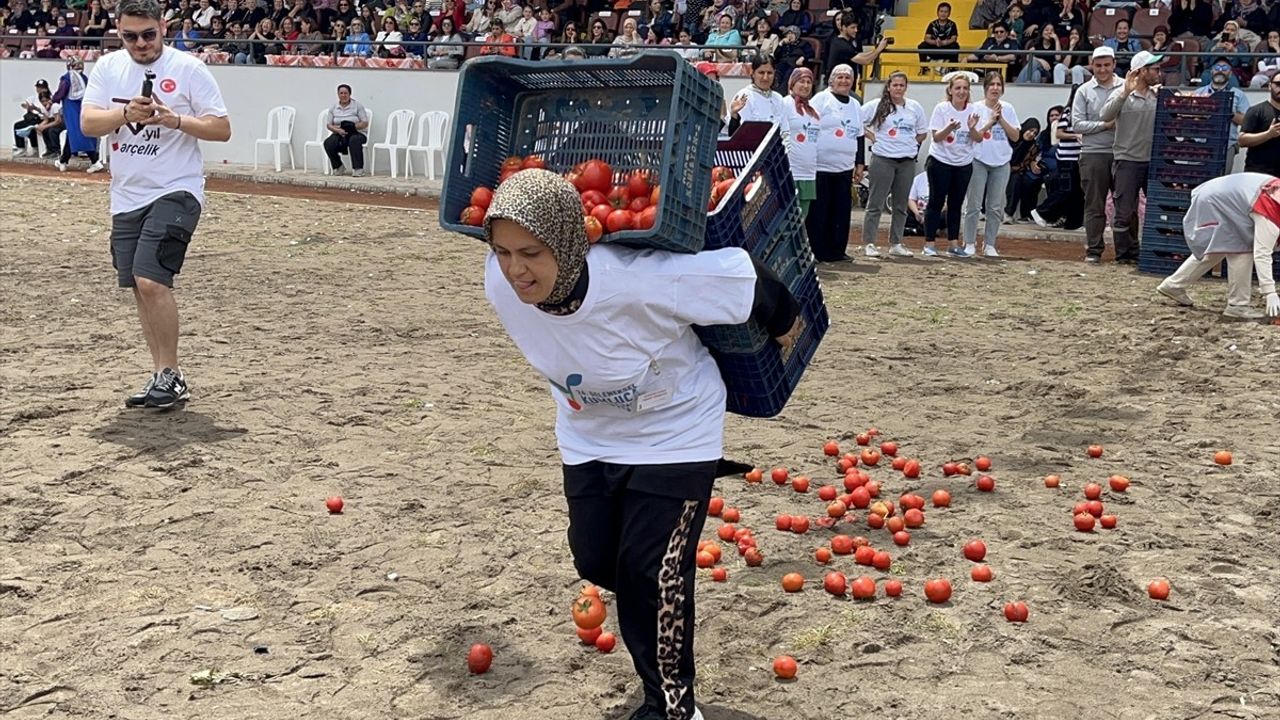 Kumluca'da Kadınların Tarım Mücadelesi: 26. Festivalde Eğlence Dolu Anlar