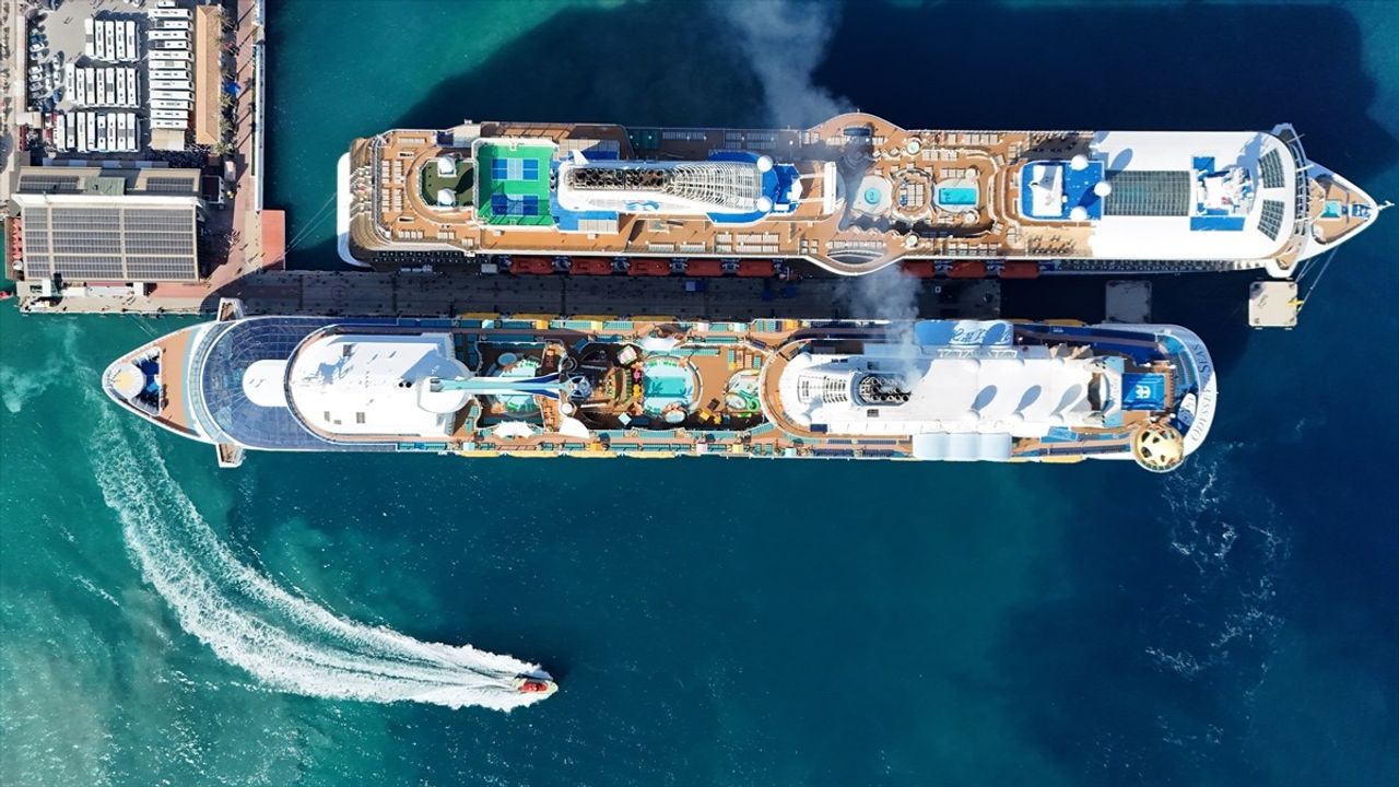 Kuşadası'nda Kruvaziyer Turizmi Canlandı