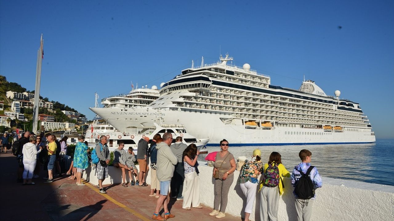 Kuşadası'nda Kruvaziyer Turizmi Canlandı
