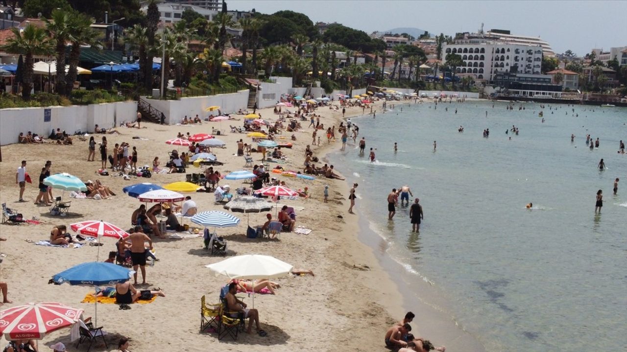 Kuşadası ve Didim Sahillerinde Yoğun Denizsever Akını