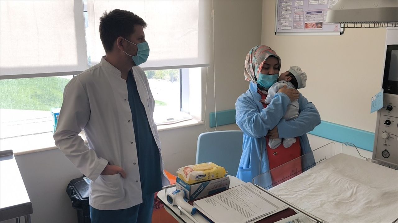 Kütahya'da Tümör Alınan Bebek İçin Başarıyla Gerçekleştirilen Ameliyat