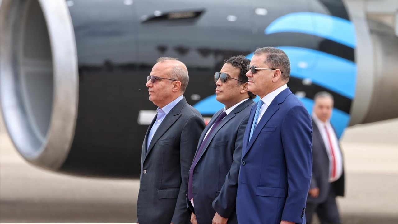 Libya Başkanlık Konseyi Başkanı Menfi Ülkesine Döndü