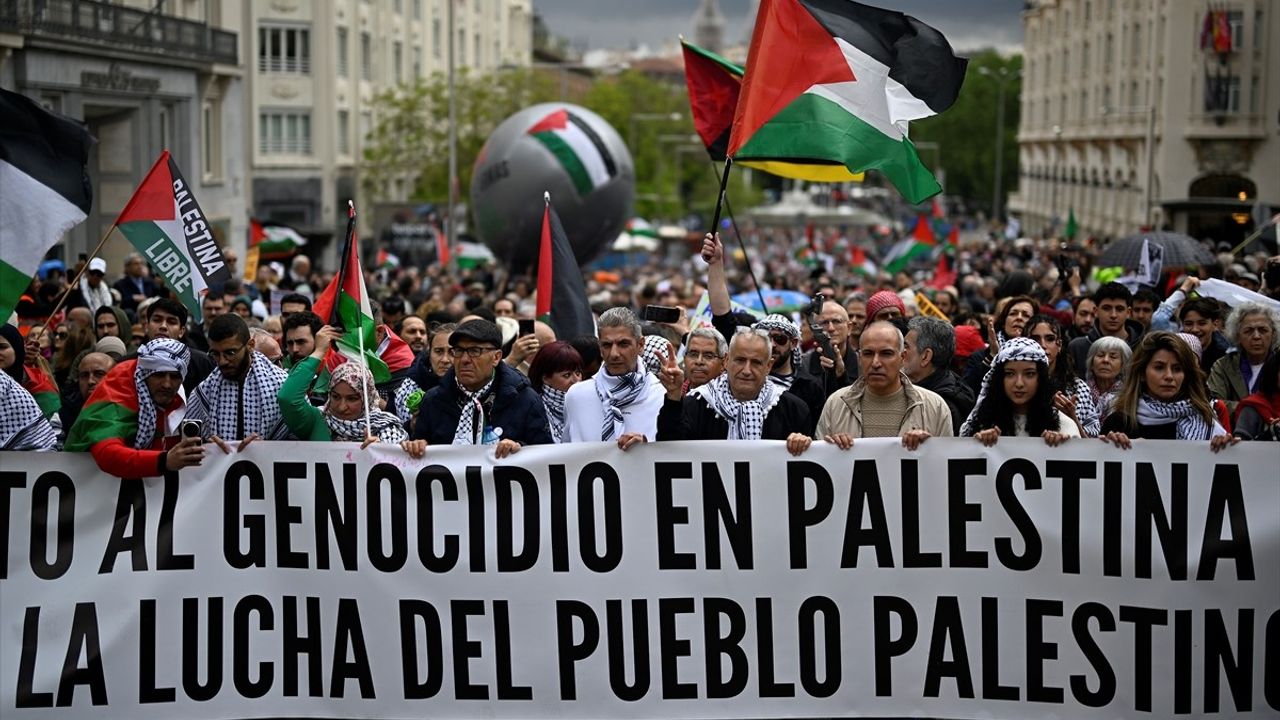 Madrid'de Gazze İçin Protesto Gösterisi