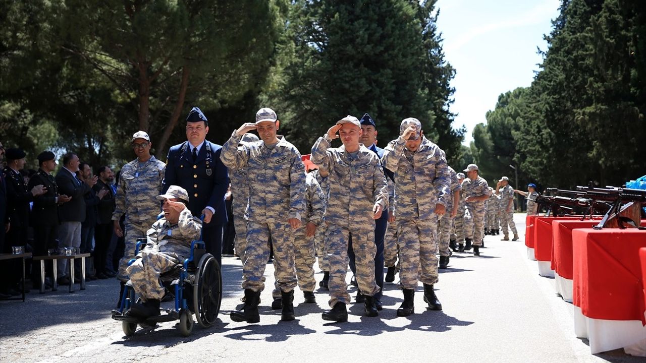 Manisa'da Engelli Gençler, Bir Günlük Askerlik Sevinci Yaşadı