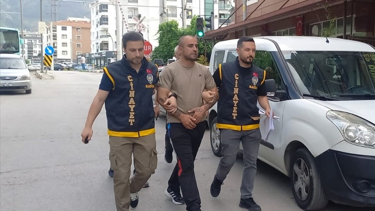 Manisa'da Park Halindeki Araçlara Saldırı: Şüpheli Yakalandı