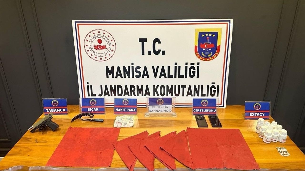 Manisa'da Uyuşturucu Ticareti Yapan İki Şüpheli Tutuklandı