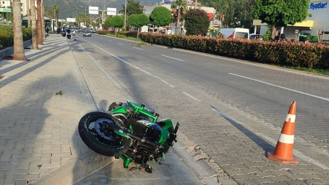 Marmaris'te Motosiklet Kazası: 12 Yaşındaki Çocuk Hayatını Kaybetti