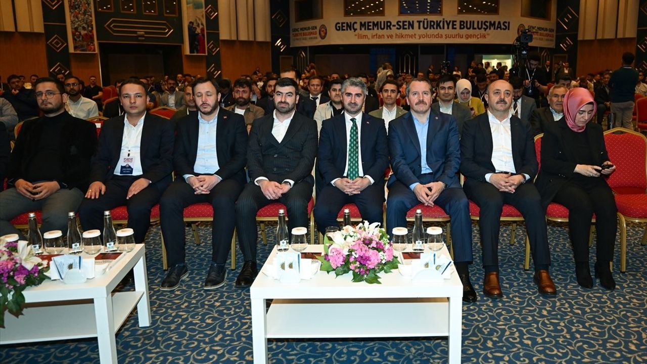 Memur-Sen, Gençlik ve Aile Akademisi Eğitim Programı ile Aile Vurgusu Yapılıyor