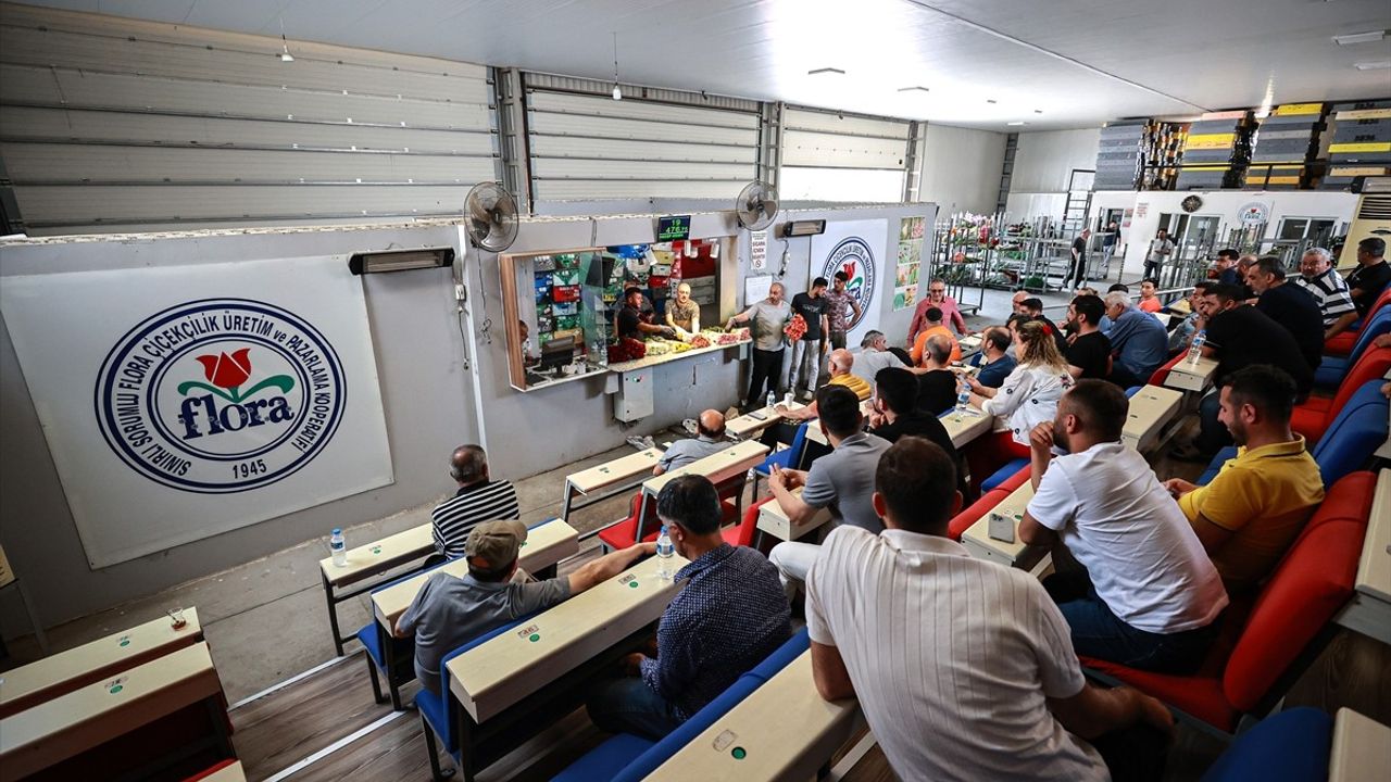 Mersin'de Anneler Günü İçin Çiçek Mezatı Coşkusu