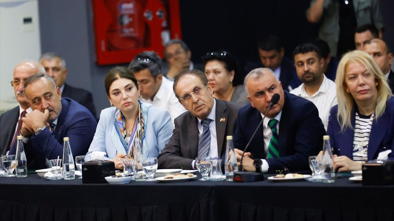 Mersin'de Türkiye Sohbetleri Toplantısı Gerçekleşti
