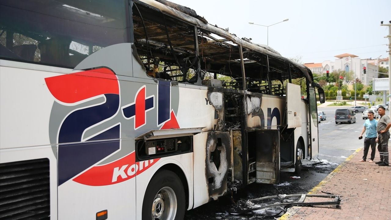 Mersin'de Yolcu Otobüsü Yangını