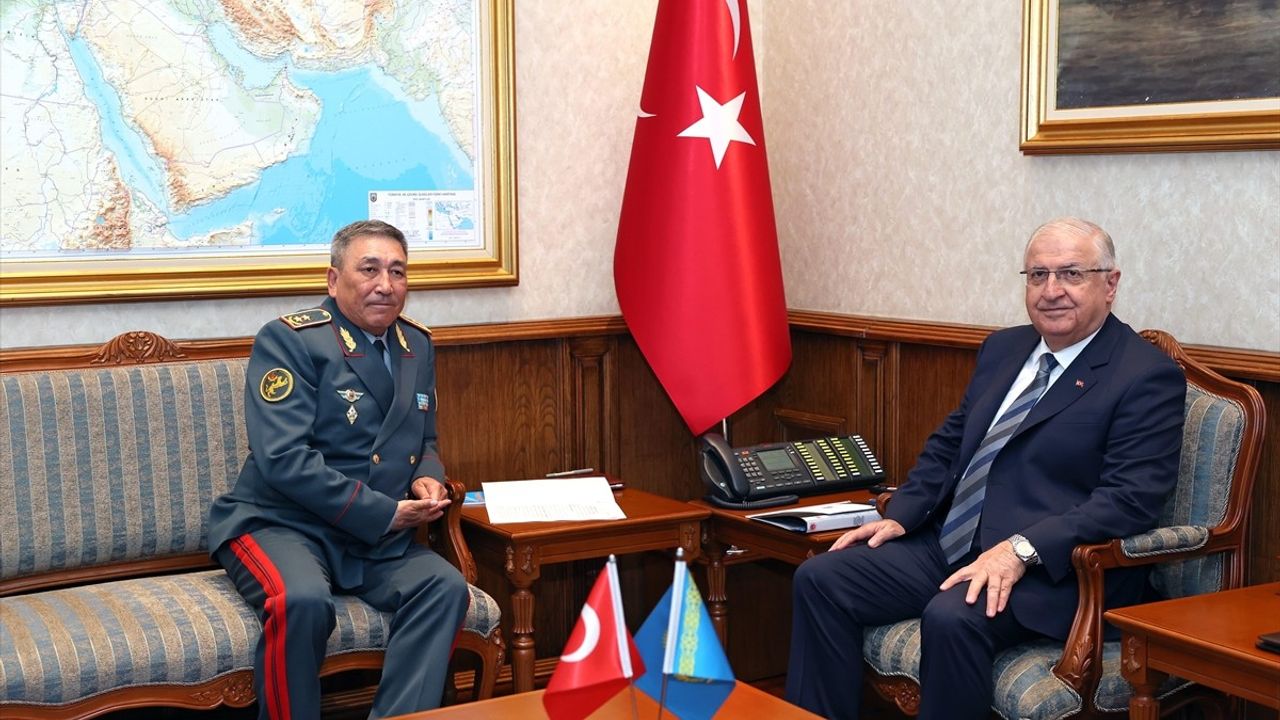 Milli Savunma Bakanı Güler, Kazakistan Genelkurmay Başkanı Kemaletdinov'u Kabul Etti