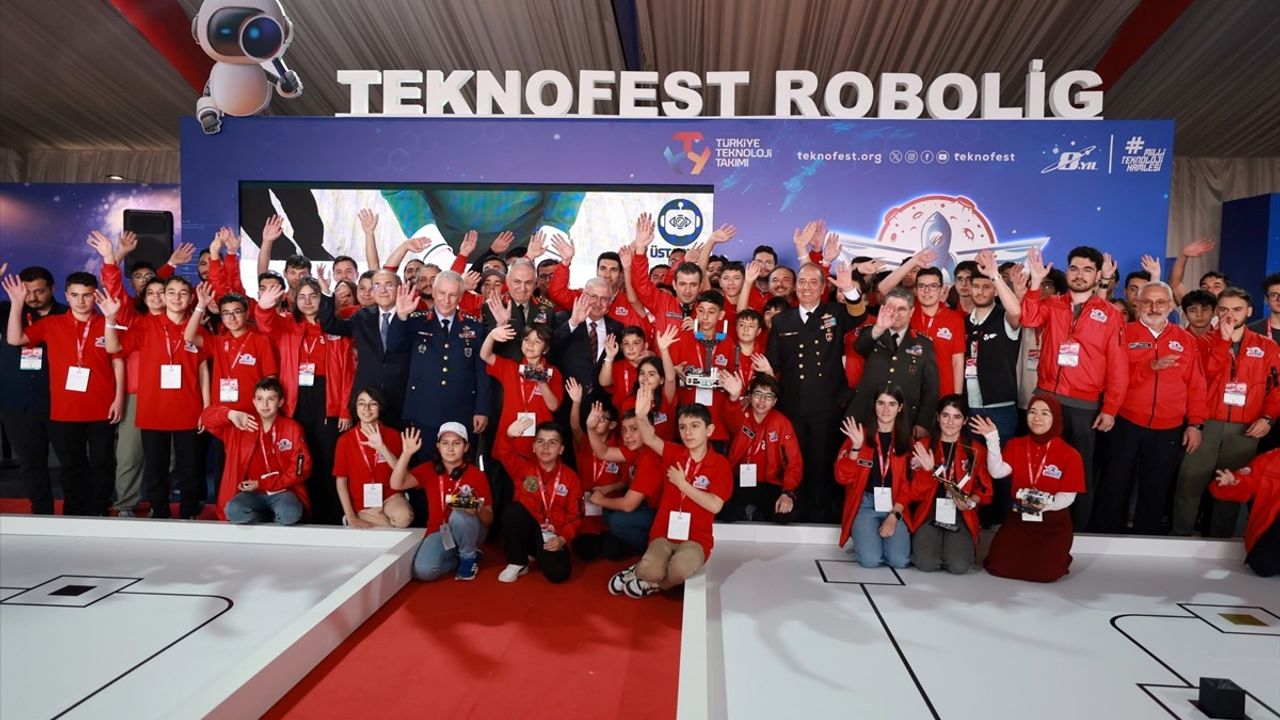 Milli Savunma Bakanı Güler, TEKNOFEST KKTC'de Gençlerle Buluştu