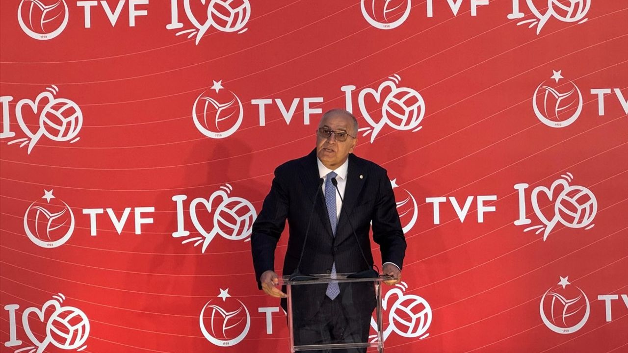 Milli Voleybol Takımları Sezonu İstanbul'da Açtı