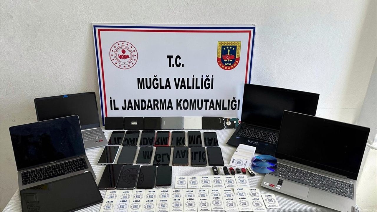 Muğla'da Dolandırıcılık Operasyonu: 12 Şüpheli Tutuklandı