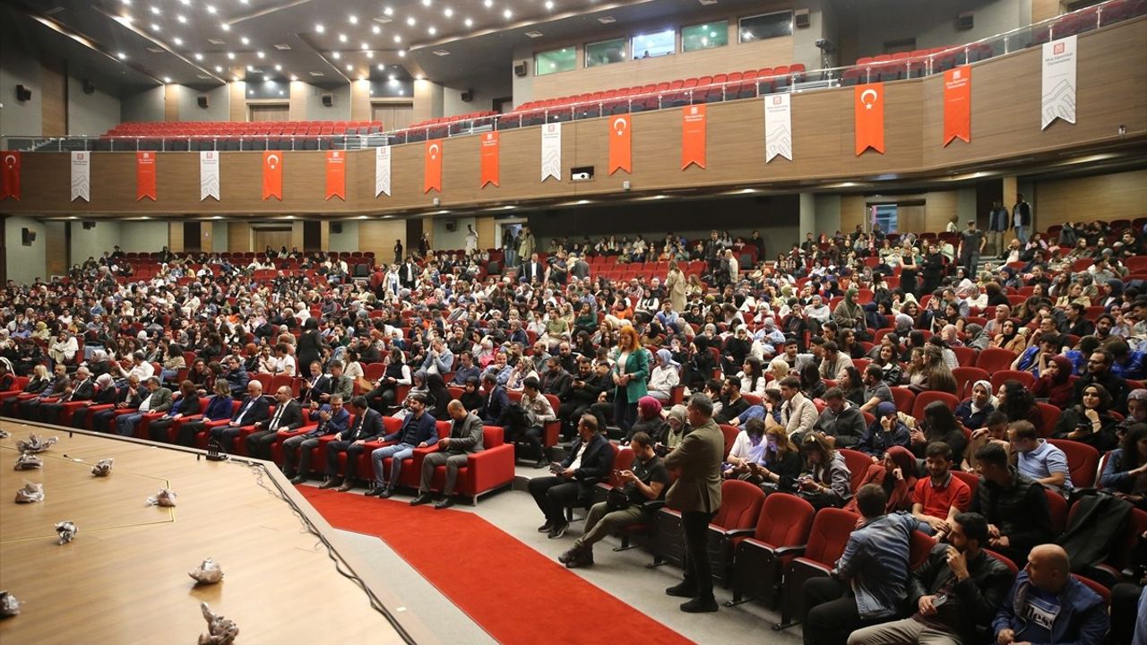 Muş'ta 2. Tiyatro Günleri Rüzgarı