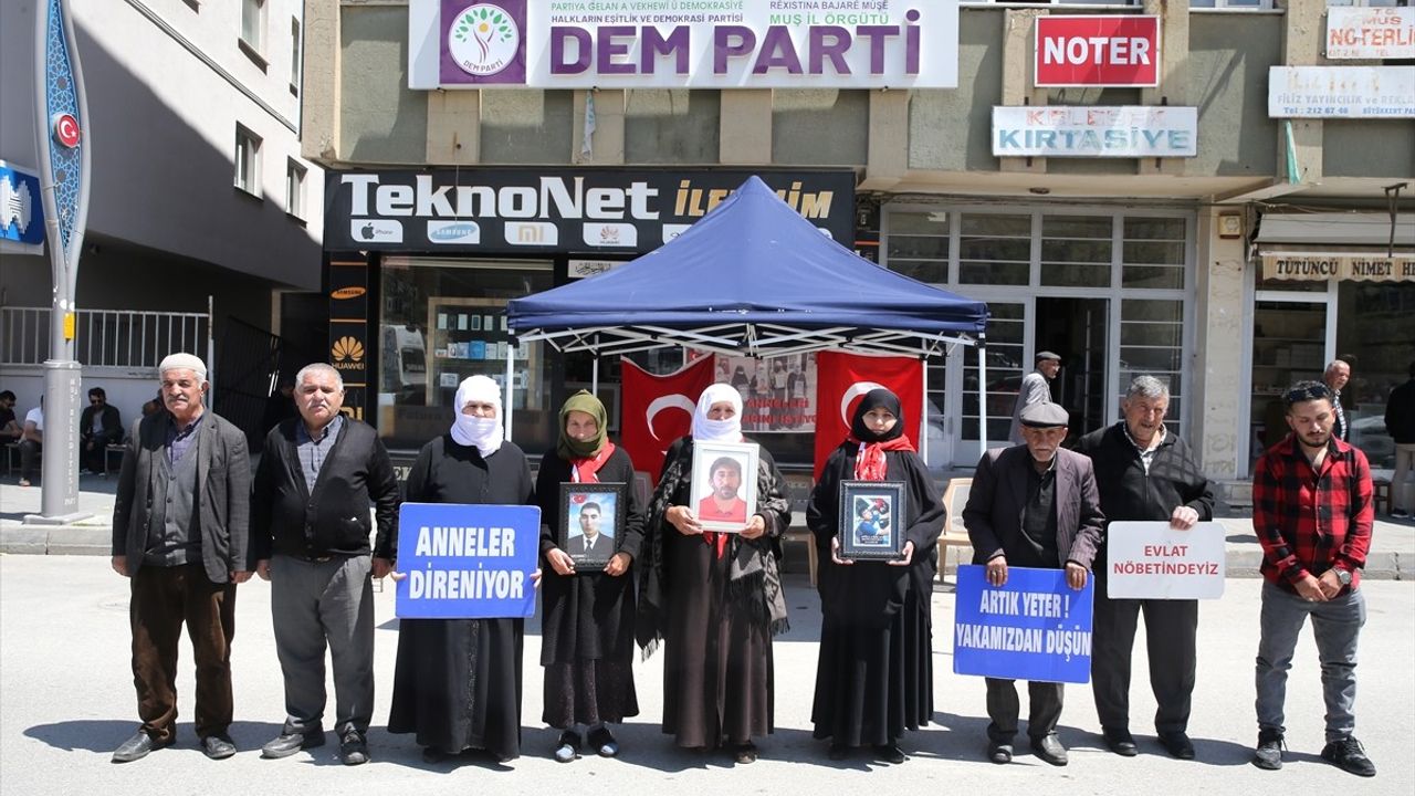 Muş'ta Aileler 'Evlat Nöbeti'ni Sürdürüyor