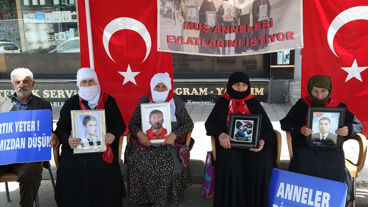 Muş'ta Evlat Hasretiyle Eylem Sürdüren Aileler