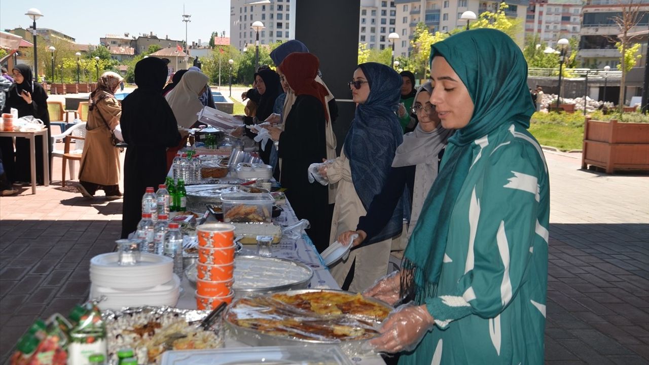 Muş'ta Gazze'ye Yardım Kermesi Düzenlendi