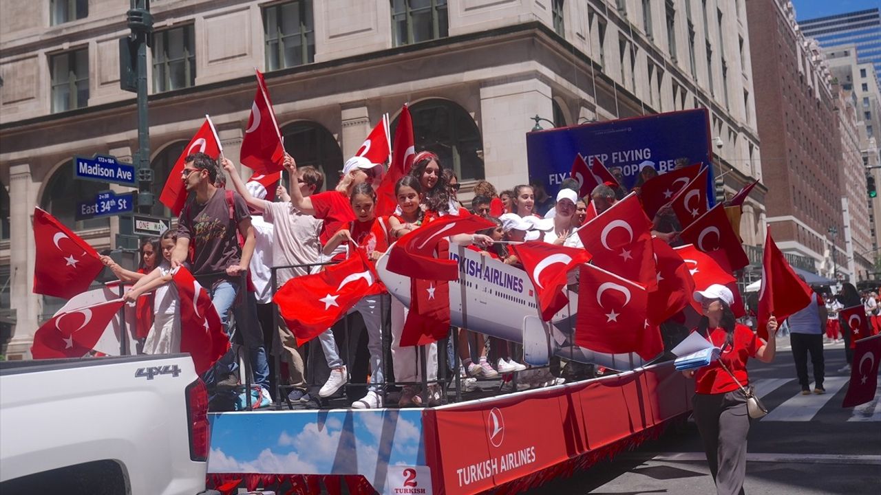 New York'taki 42. Geleneksel Türk Günü Yürüyüşü Coşkuyla Gerçekleşti