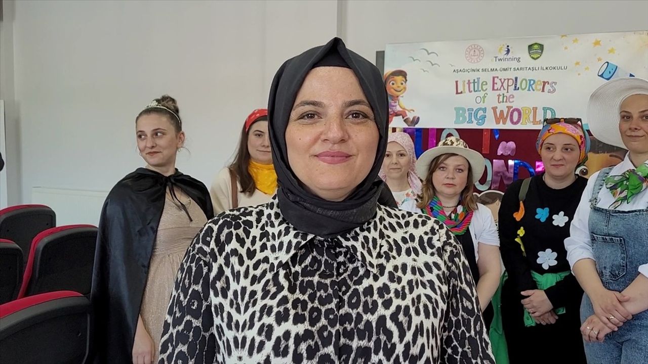 Öğrencilerin Velilerinden Sevgi ve Saygı Tiyatrosu