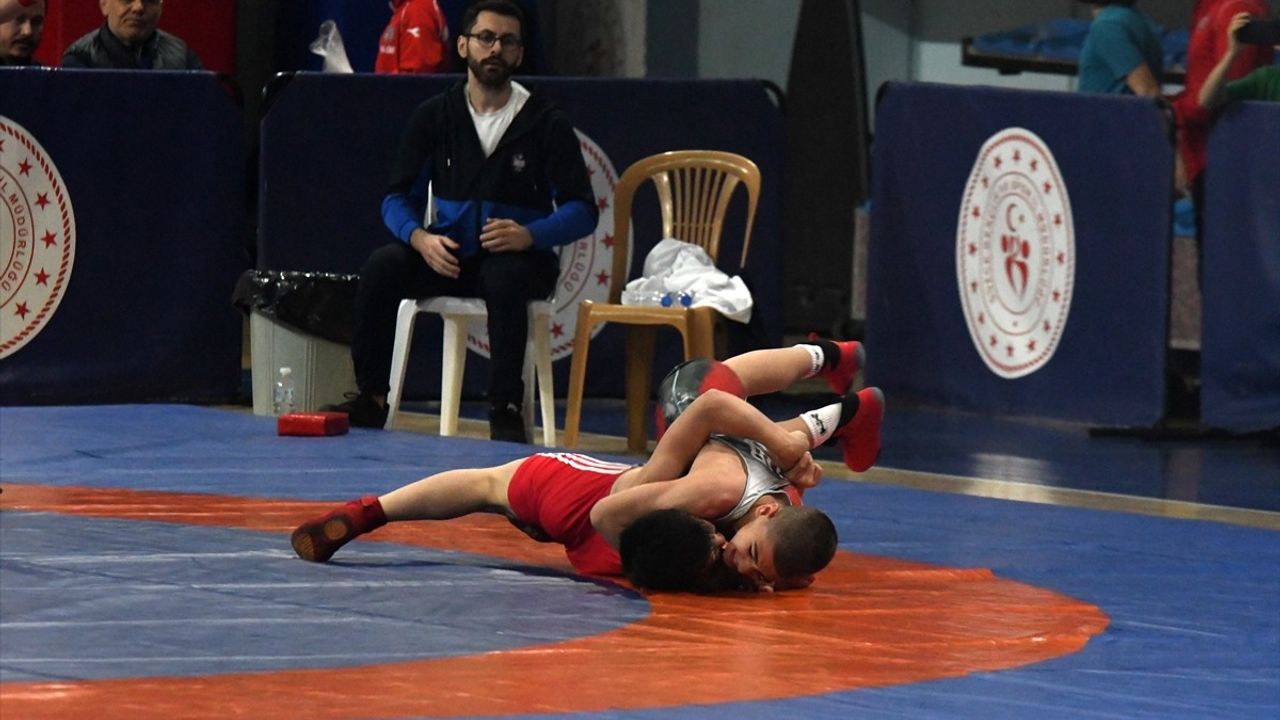 Okul Sporları Küçük Erkekler Türkiye Güreş Şampiyonası Düzce'de Tamamlandı