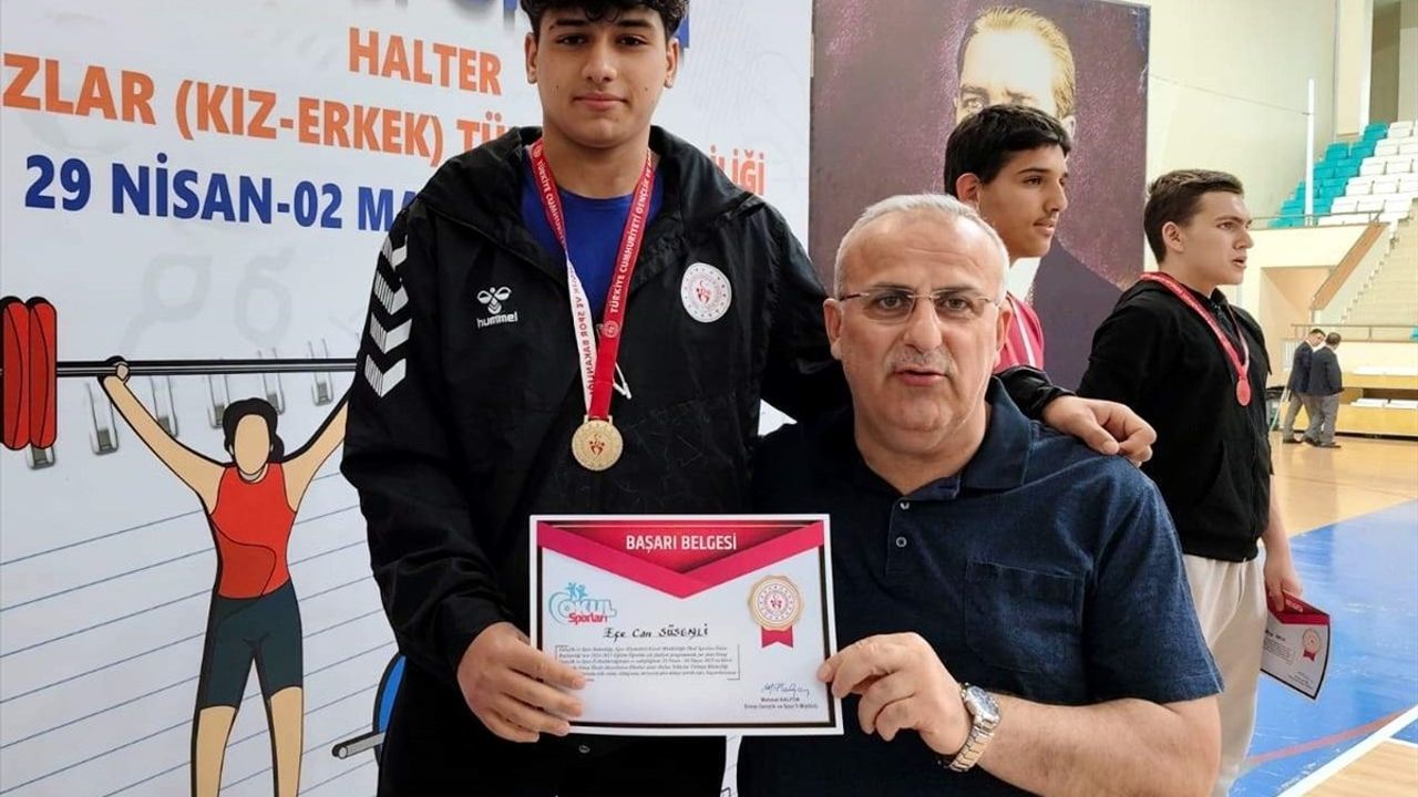 Okul Sporları Türkiye Halter Şampiyonası Sinop'ta Gerçekleşti