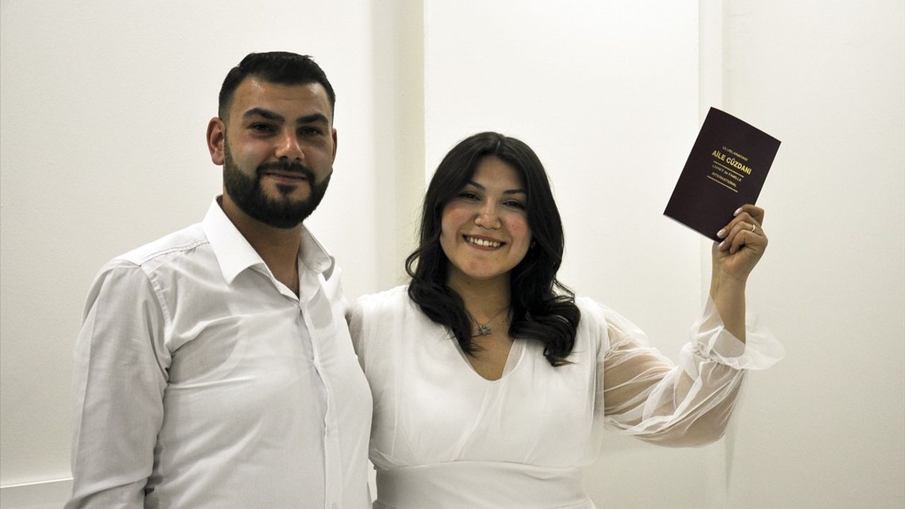 Özel Tarihte Evliliğe Adım Atan Çiftler