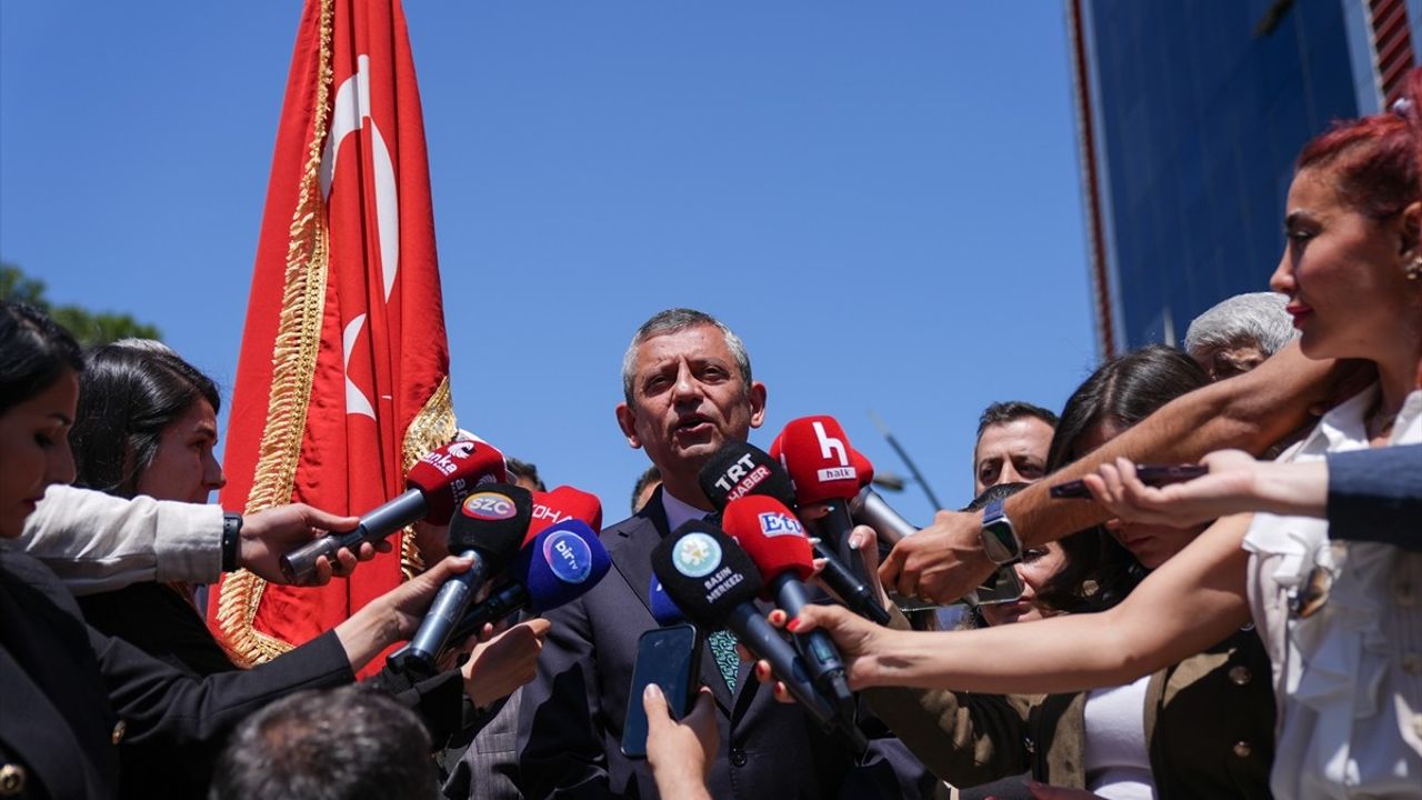 Özgür Özel'den Barış ve İşçi Güvenliği Vurgusu