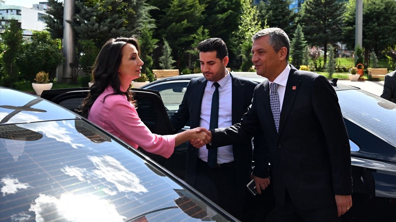 Özgür Özel'in DEM Parti ile Terörsüz Türkiye Üzerine Görüşmesi