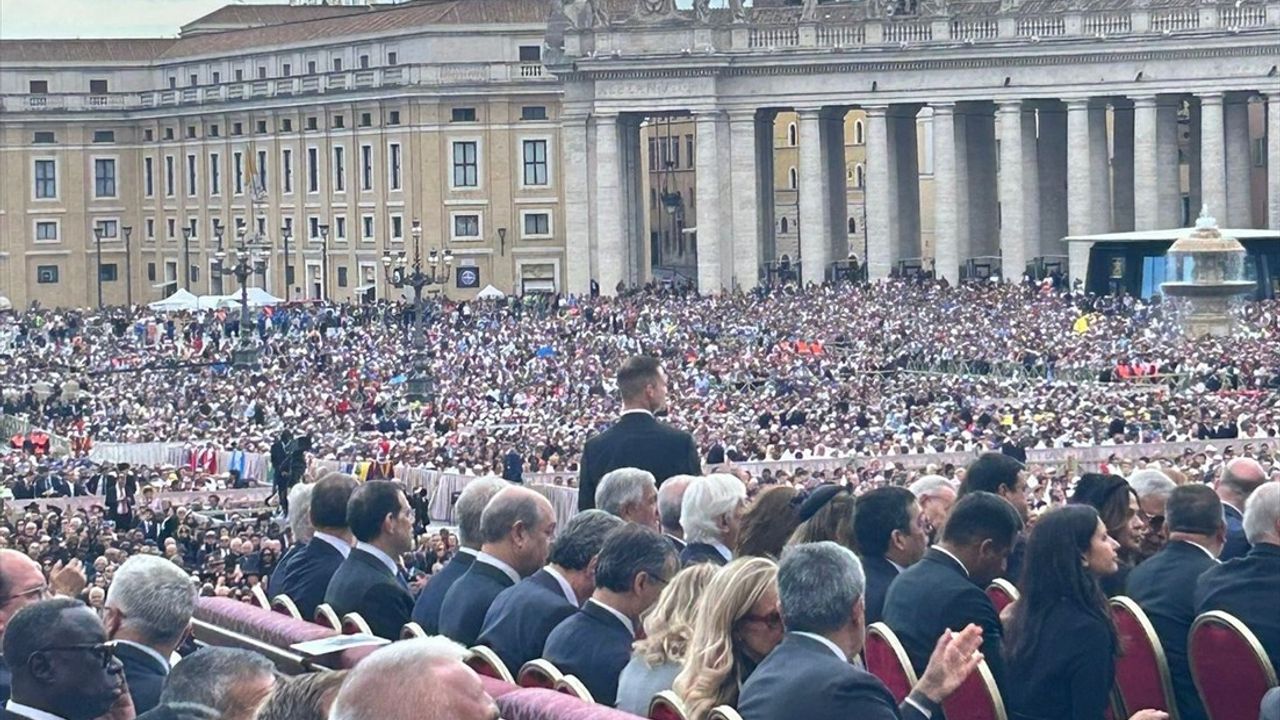 Papa 14. Leo'nun Göreve Başlama Töreni
