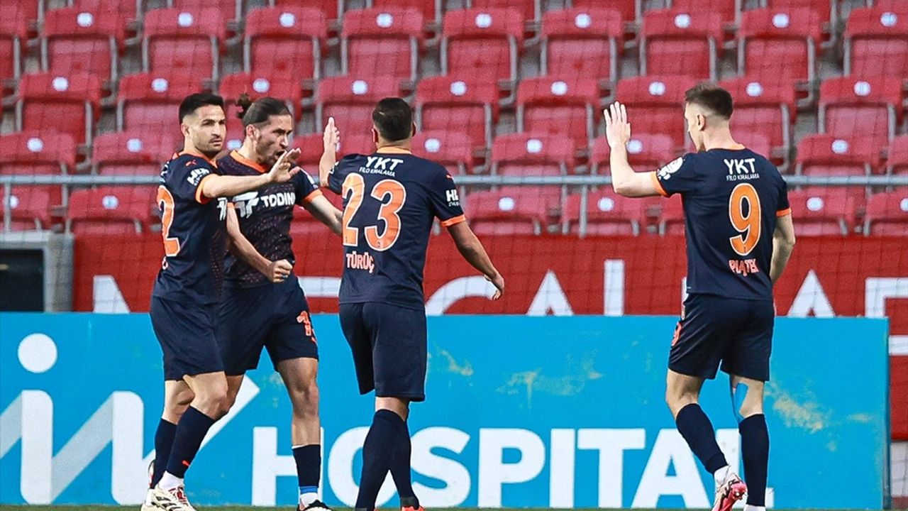 RAMS Başakşehir, Atakaş Hatayspor'u İlk Yarıda Geçti