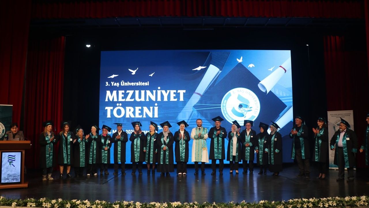 Rize'de 3. Yaş Üniversitesi İlk Mezunlarını Verdi