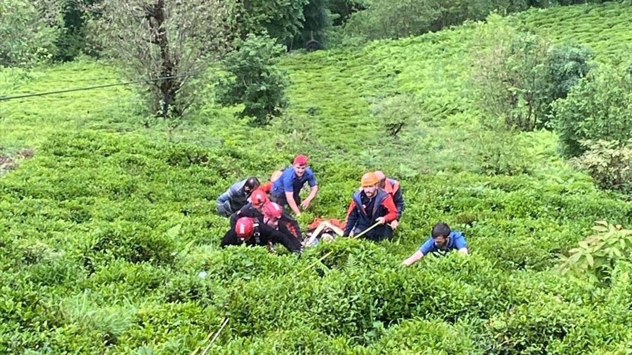 Rize'de Dereye Düşen Balıkçı Kurtarıldı
