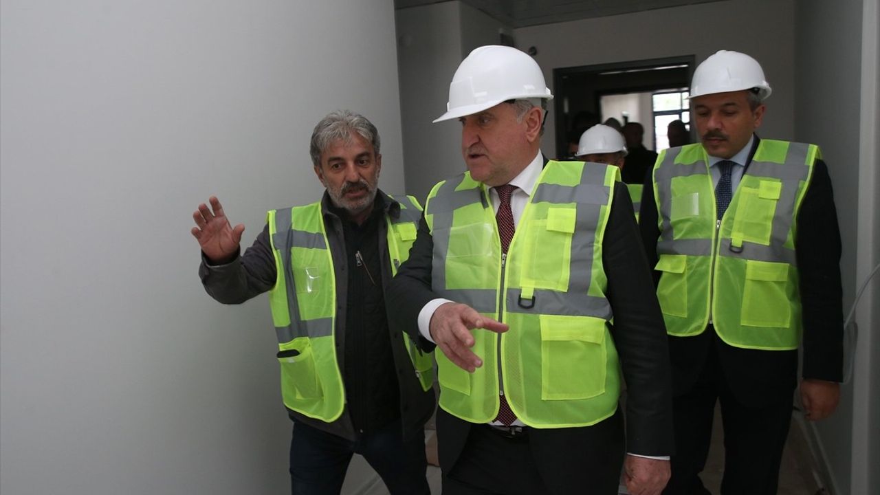 Rize'de Öğrenci Yurdu İnşaatları Denetlendi