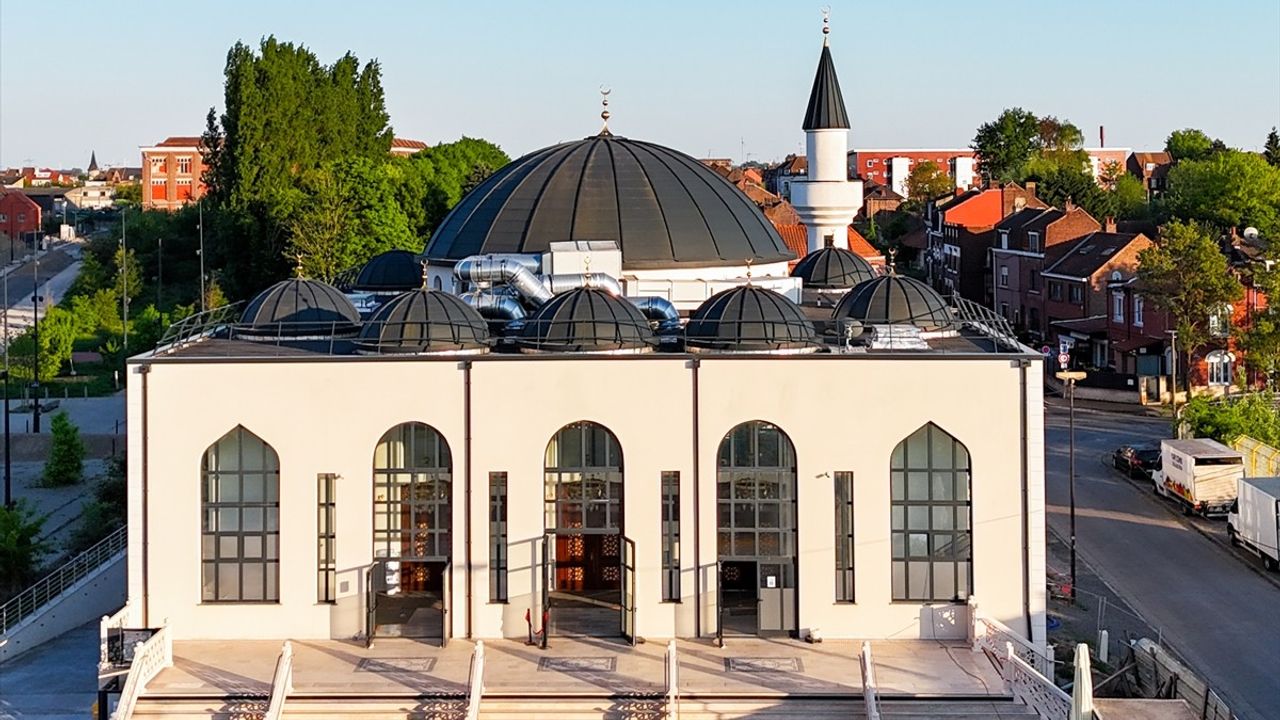 Roubaix'de Eyüp Sultan Camisi Açıldı