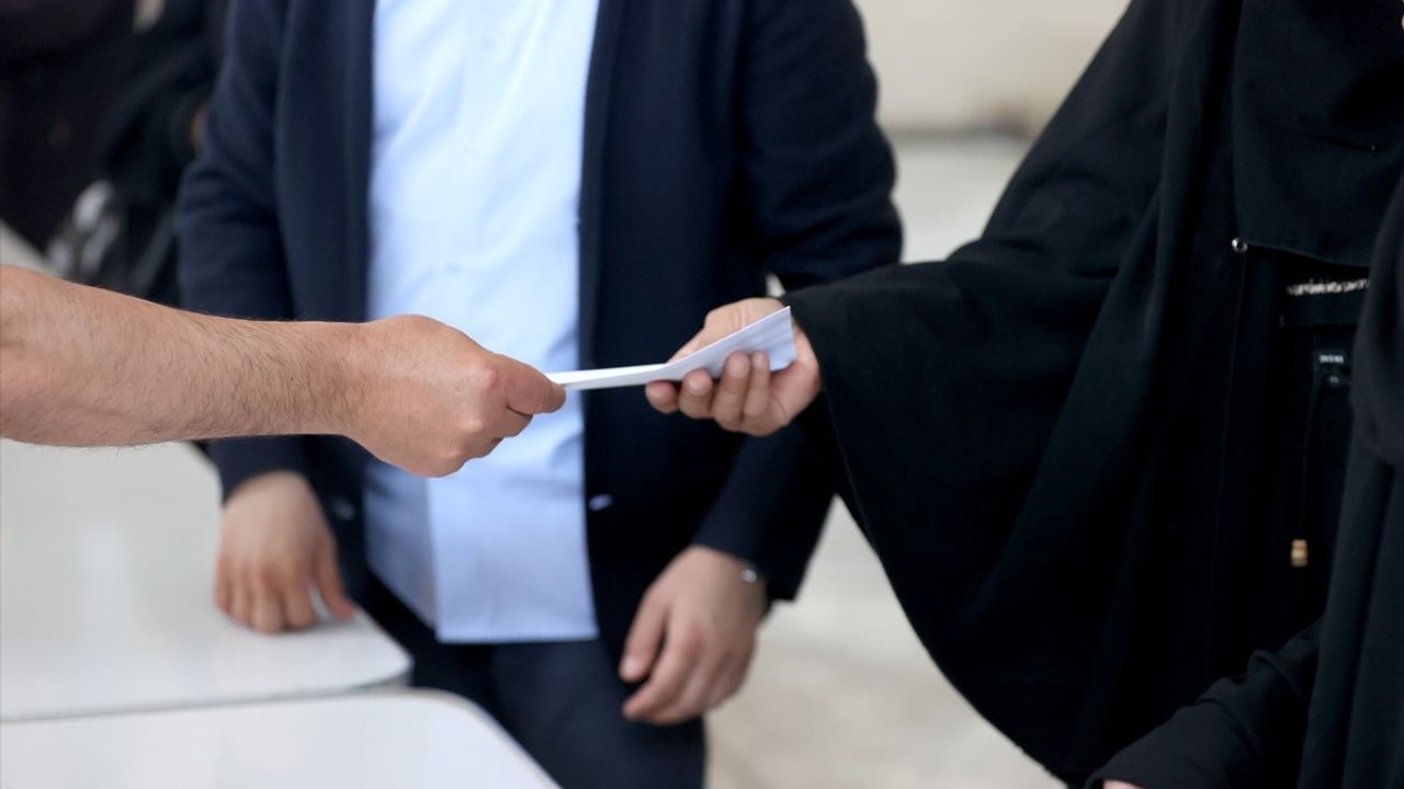 Sadakataşı Derneği, Suriye'deki Ailelere Yardım Ulaştırdı