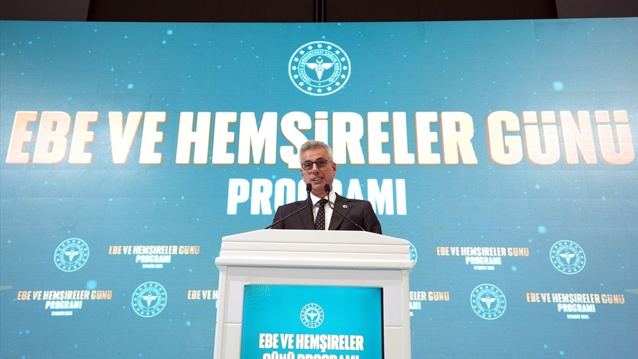 Sağlık Bakanı Memişoğlu'ndan Hemşireler ve Ebeler Günü Mesajı