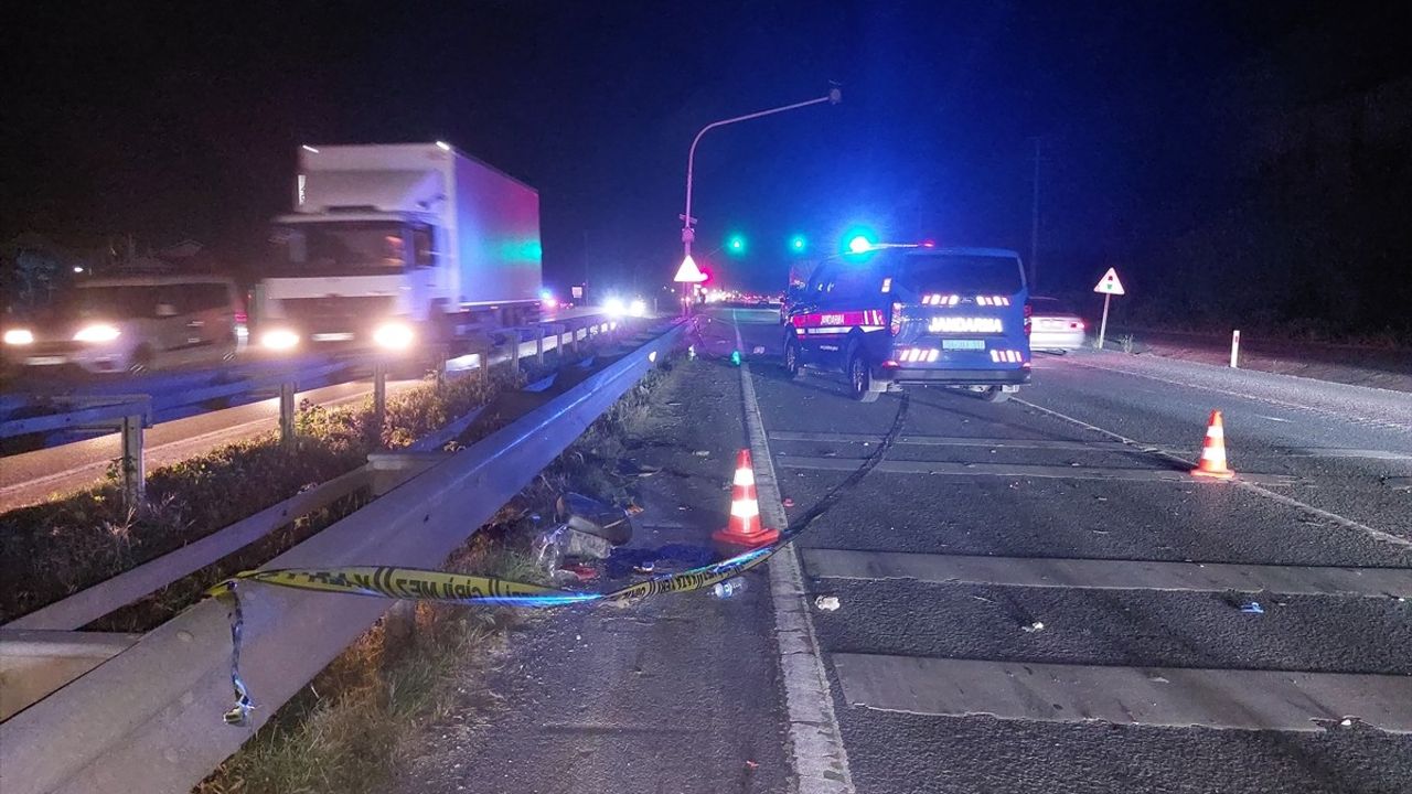 Sakarya'da Elektrikli Bisiklet ile Motosiklet Kazası: 1 Ölü, 1 Yaralı