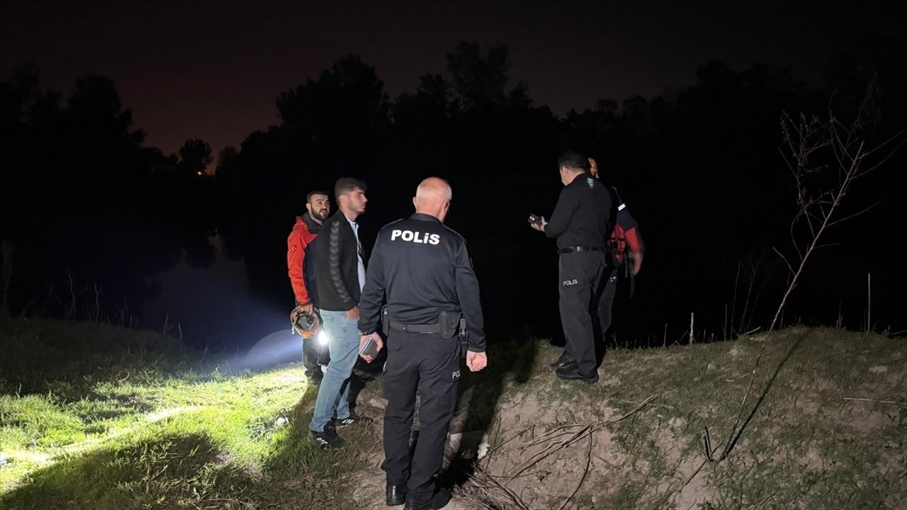 Sakarya Nehri'nde Kaybolan Kişi için Arama Çalışmaları Sürüyor