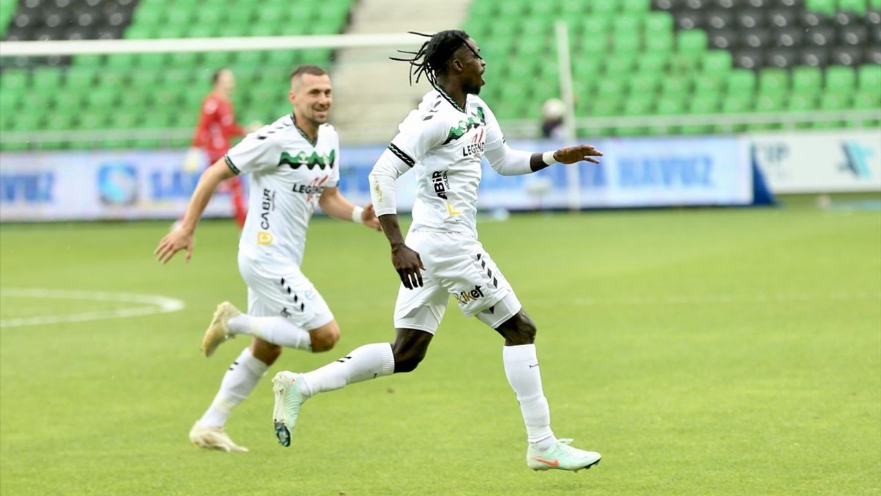 Sakaryaspor, Esenler Erokspor'u 2-0 Geçti