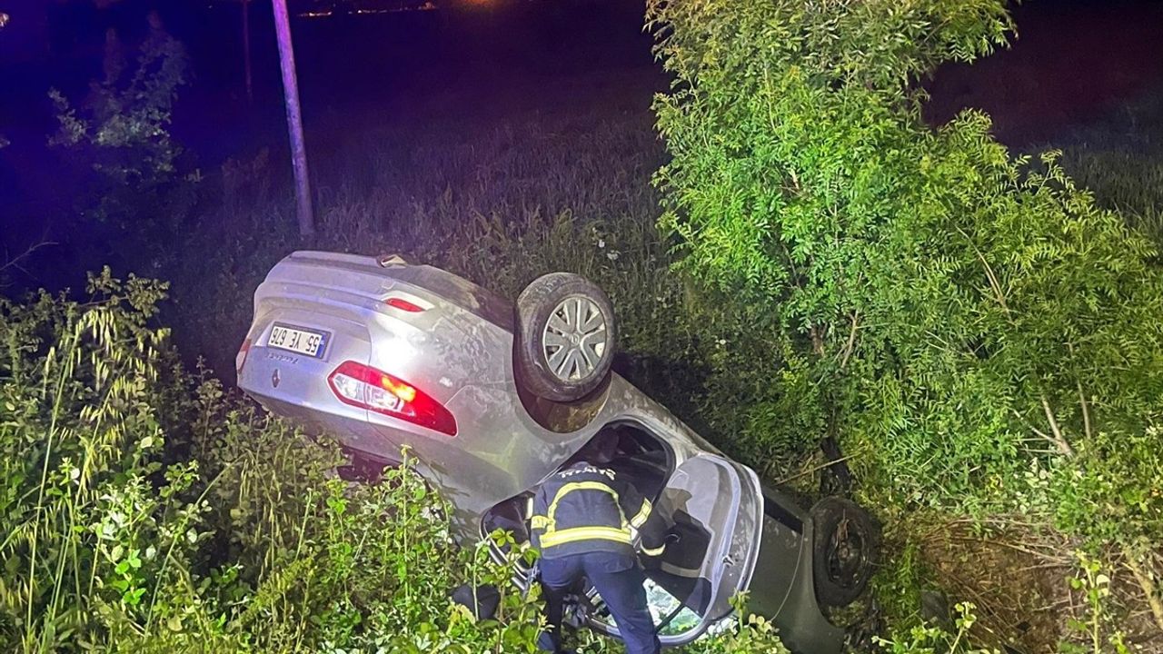 Samsun Bafra'da Tarlaya Devrilen Araçta Sürücü Yaralandı