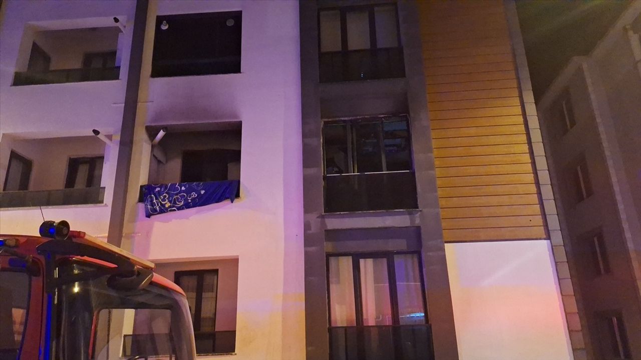 Samsun'da Apartman Yangını: 3 Kişi Dumandan Etkilendi