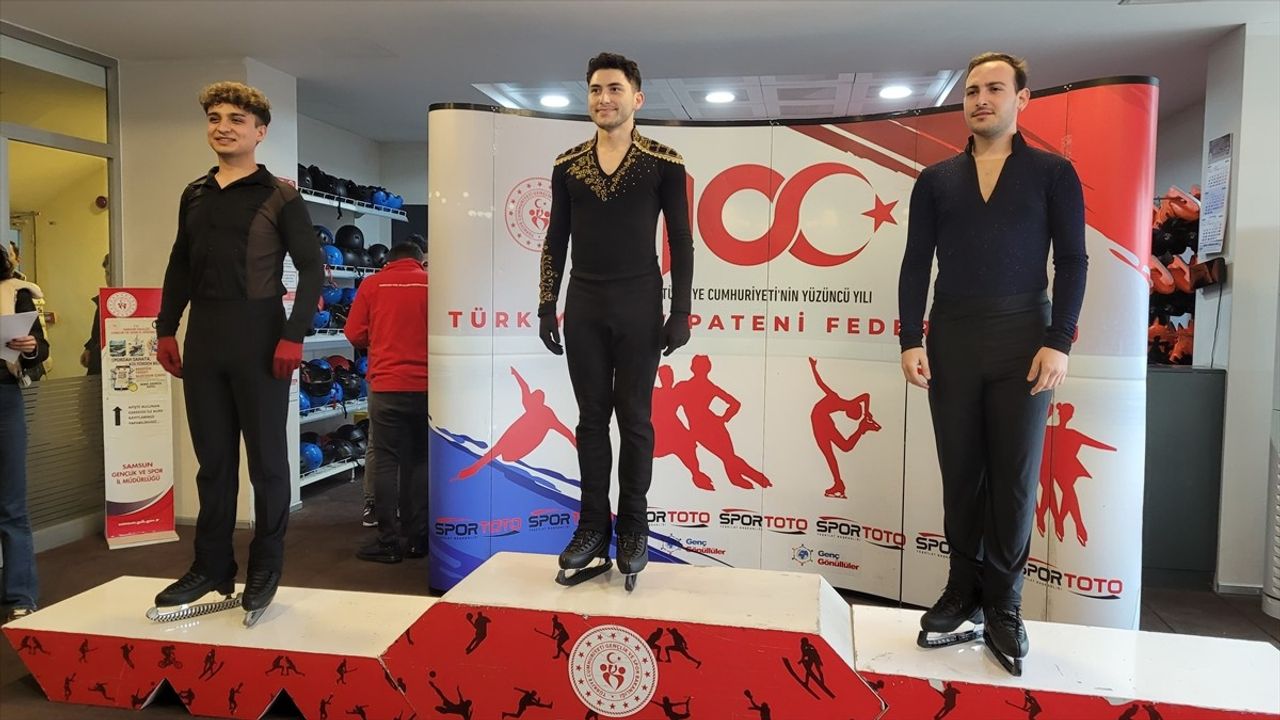 Samsun'da Artistik Buz Pateni Amatörler Yarışması Tamamlandı