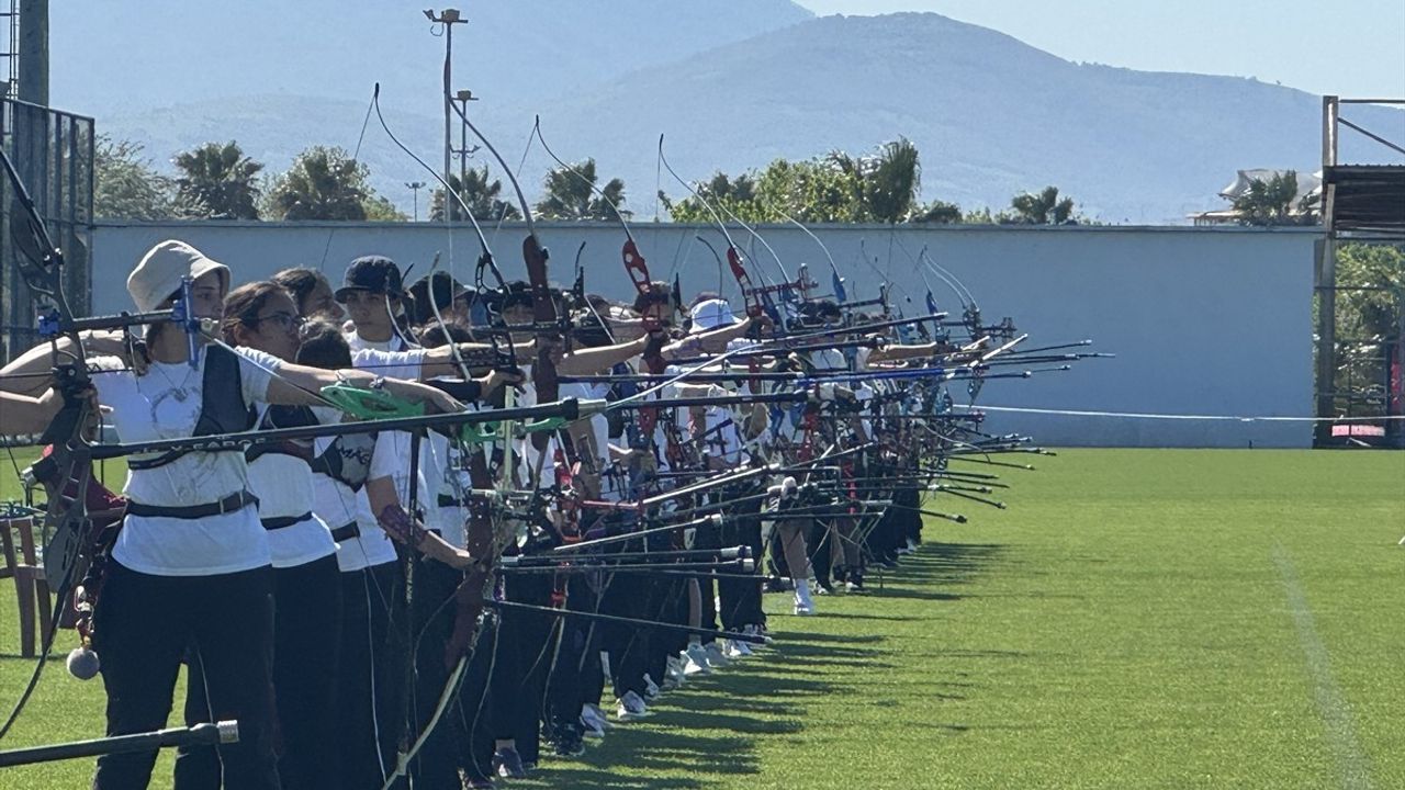 Samsun'da Okul Sporları Türkiye Okçuluk Şampiyonası Başladı