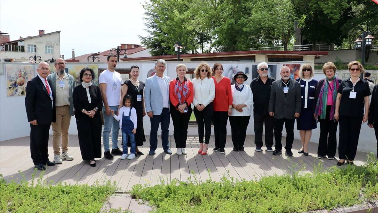 Samsun'da Uluslararası Sanat Çalıştayı ve Sergisi Açıldı