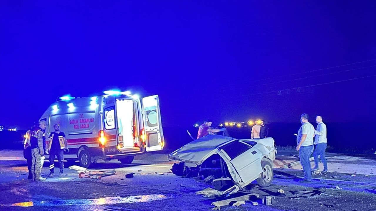 Şanlıurfa'da Tır ve Otomobil Çarpışması: 1 Ölü, 1 Yaralı