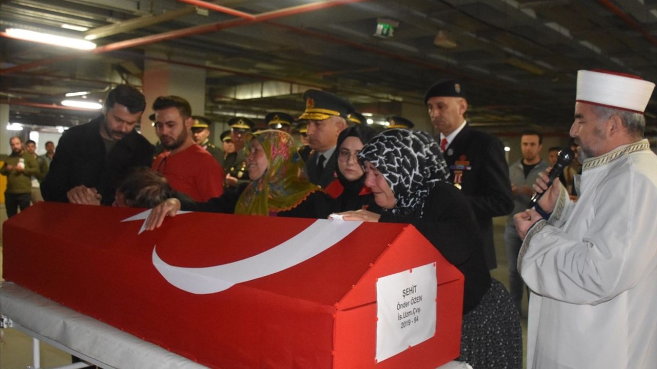 Şehit Uzman Çavuş Önder Özen'in Cenazesi Afyonkarahisar'a Uğurlandı