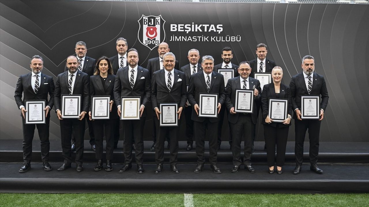 Serdal Adalı ve Yönetimi Mazbatalarını Aldı